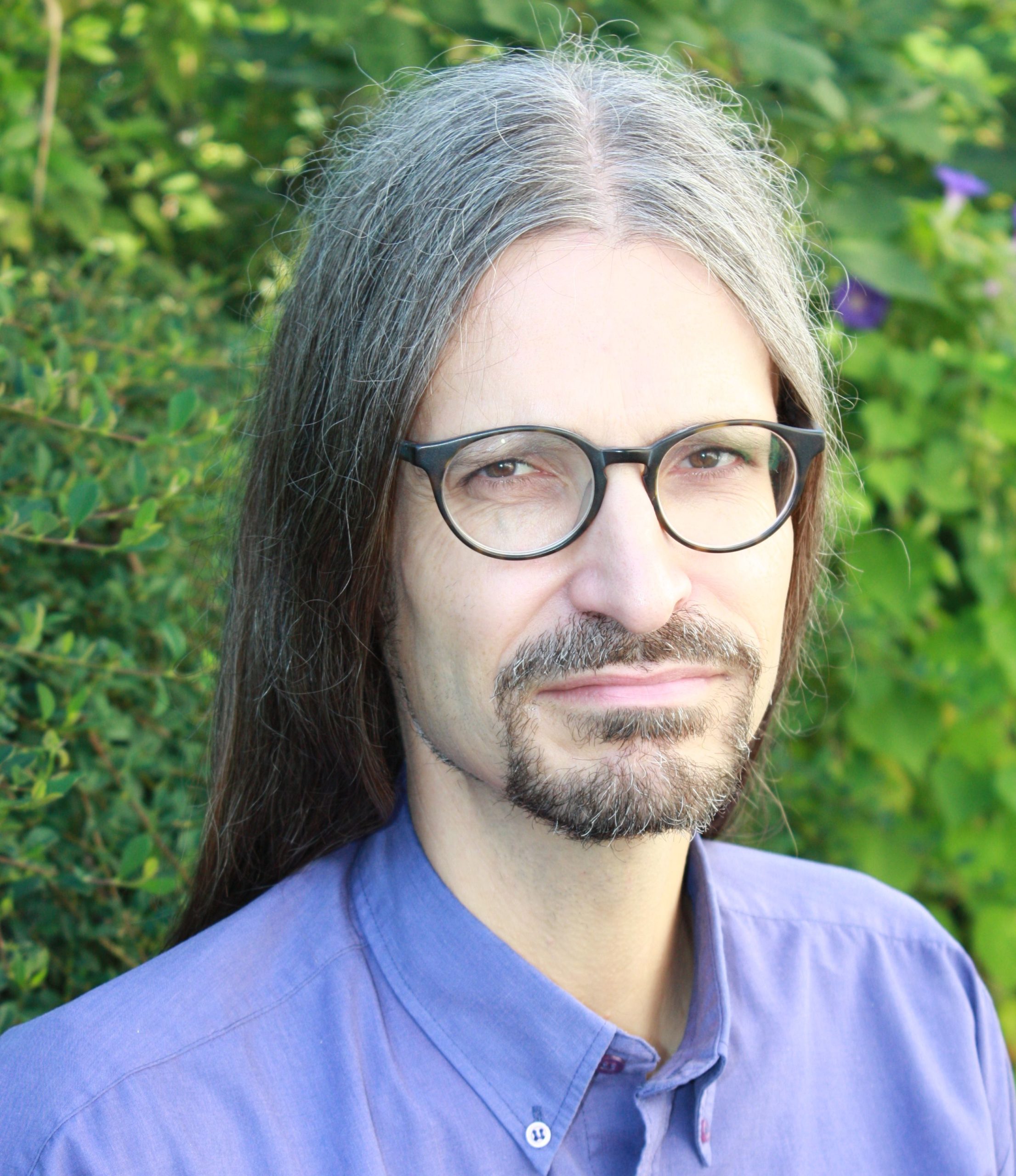 Dr. Bruno Kugel Dr. Kugel studierte in Kaiserslautern und promovierte an der HHU Düsseldorf über Koordinationsverbindungen und Oxide.