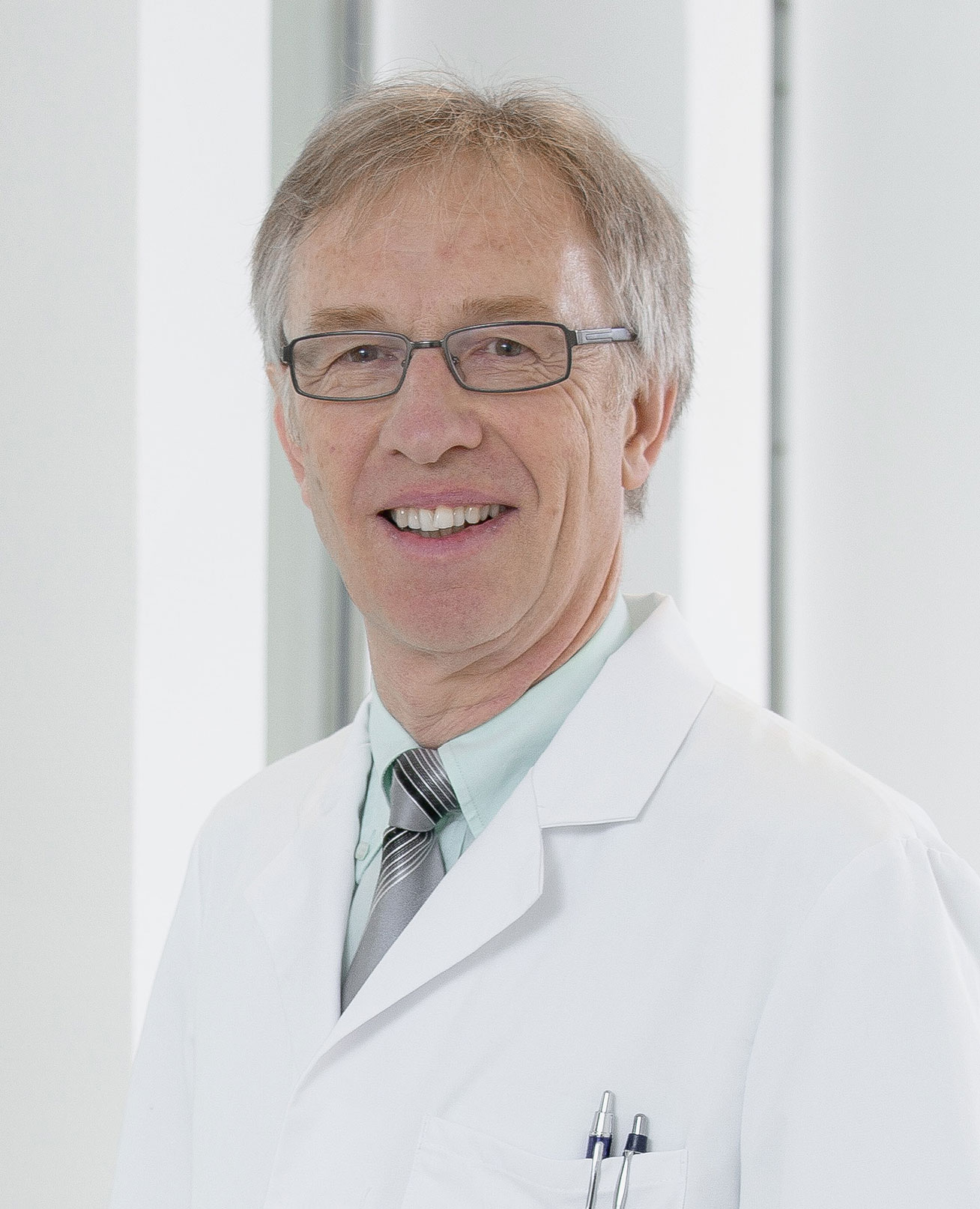Dr. med. Rainer Matejka Dr. med. Rainer Matejka ist Facharzt für Allgemeinmedizin – Naturheilverfahren – Exp. für biol. Medizin (Univ. Mailand)